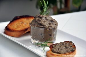 Fingerfood - schnelle & einfache Ideen für ein Buffet Tapenade Mit Schwarzen Oliven 300x199