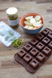 Pistazien Pralinen mit weißer Schokolade Pralinen Rezept Schritt 1 Zutaten Für Pistazien Pralinen 200x300