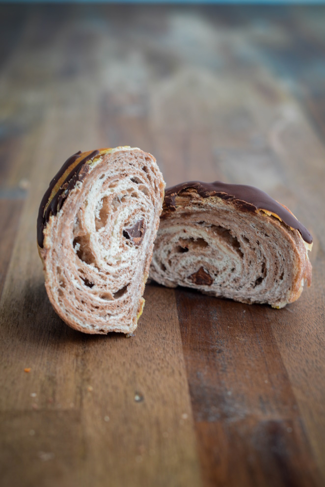  Croissant Au Chocolat Geschnitten