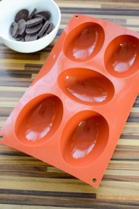 Schoko-Ostereier selber machen Schokoladen Ostereier Selbermachen Zutaten 1 200x300
