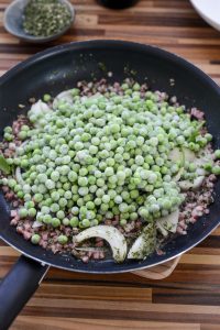Erbsen mit Speck à la française Erbsen Speck Rezept 1 200x300