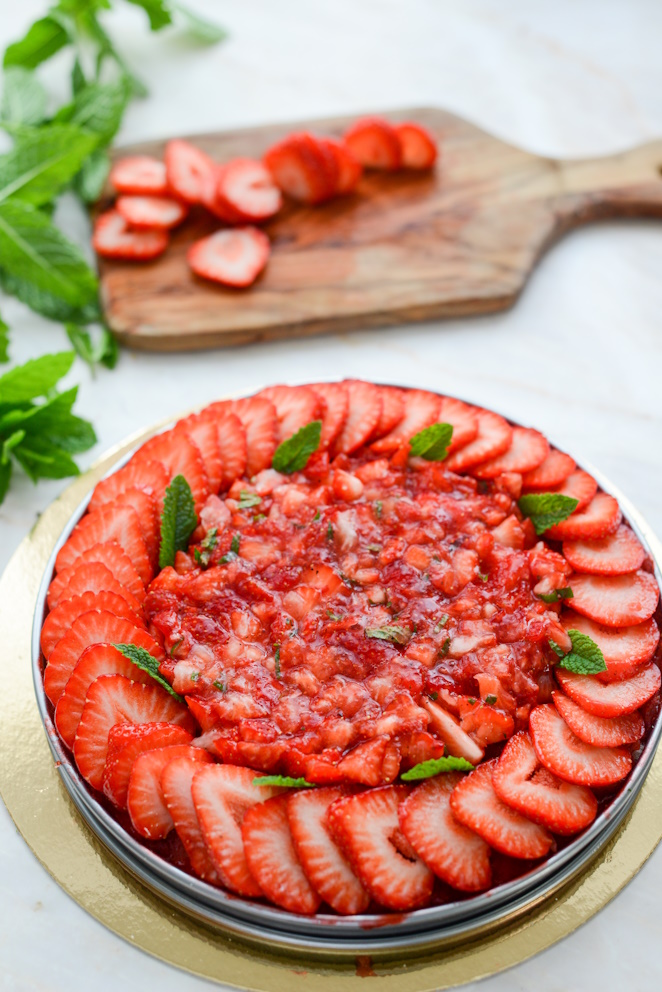 Erdbeer-Tarte ohne backen mit Pfeffer und Minze Rezept