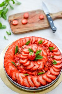 Erdbeer-Tarte ohne backen mit Pfeffer und Minze erdbeer-pfeffer-tarte-rezept-200x300