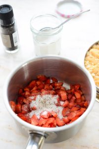 Erdbeer-Tarte ohne backen mit Pfeffer und Minze erdbeer-tarte-ohne-backen-2-200x300