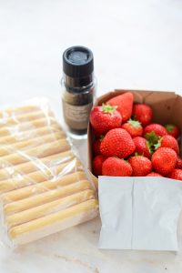 Erdbeer-Tarte ohne backen mit Pfeffer und Minze no-bake-erdbeer-tarte-zutaten-200x300