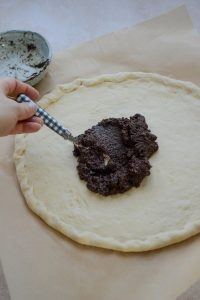 Tarte Fine mit Tomaten und Tapenade Tarte Tomaten Oliven 5 200x300