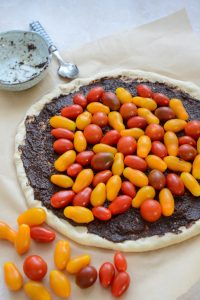 Tarte Fine mit Tomaten und Tapenade Tarte Tomaten Oliven 7 200x300