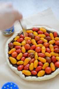 Tarte Fine mit Tomaten und Tapenade Tarte Tomaten Oliven 8 200x300