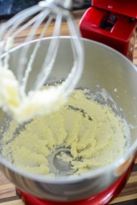  01 Saftiger Joghurt Sommerkuchen Mit Beeren Tutti Frutti Kuchen