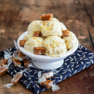 Salzbutter-Karamell-Eis ohne Eismaschine