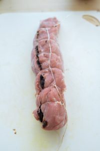 Schweinebraten mit Pflaumen und Haselnüssen Schweinebraten Rezept 8 200x300