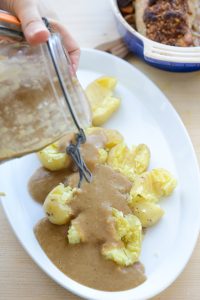 Schweinebraten mit Pflaumen und Haselnüssen Sonntag Braten Rezept Schweinefilet 5 200x300