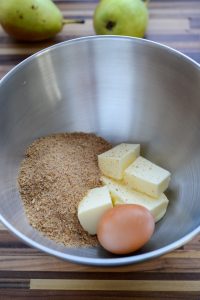 Tarte Bourdaloue mit Birnen, Schokolade und Haselnüssen creme-amandine-mit-haselnuss-1-200x300