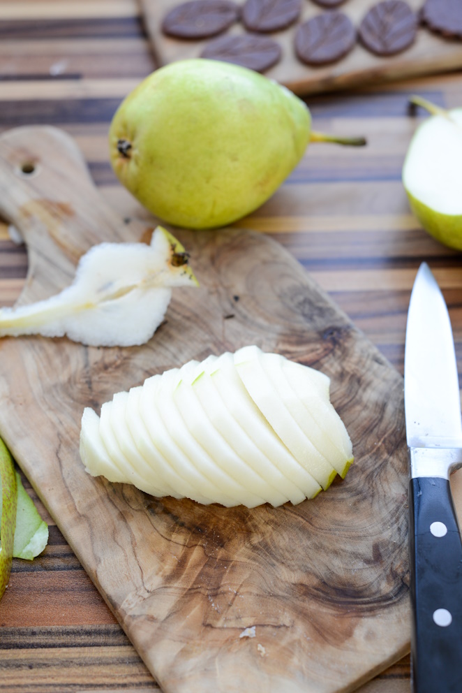 Tarte Bourdaloue mit Birnen, Schokolade und Haselnüssen Rezept