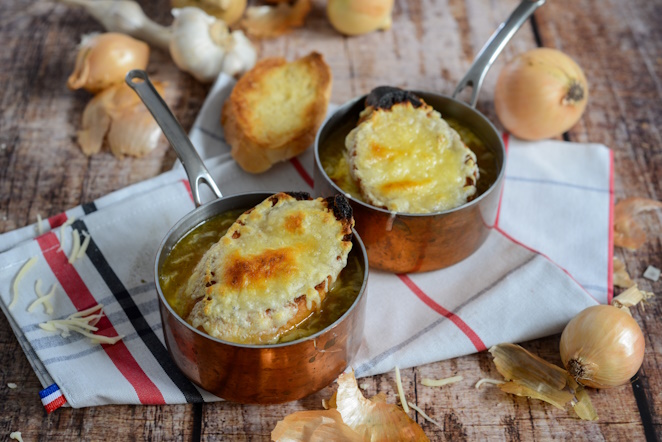 Französische Zwiebelsuppe (Soupe à l'oignon) zwiebel-suppe-franzoesisch-kochen