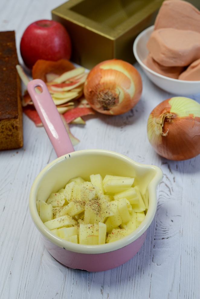 Leberwurst Pastete mit Äpfeln und Zwiebeln Rezept