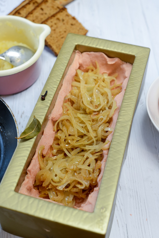 Leberwurst Pastete mit Äpfeln und Zwiebeln Rezept