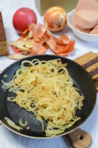 Leberwurst Pastete mit Äpfeln und Zwiebeln leberwurst-pastete-mit-apfel-5-200x300