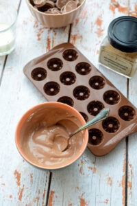 Pralinen aus Vollmilchschokolade Weihnachtsrezept Milch Schokolade Pralinen Rezept 1 200x300