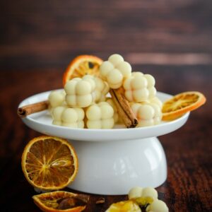 Pralinen mit weißer Schokolade und Orangen-Lebkuchen-Füllung