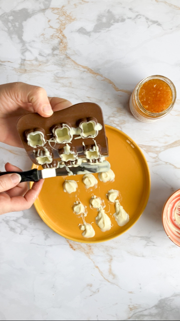 Pralinen mit weißer Schokolade und Orangen-Lebkuchen-Füllung Rezept