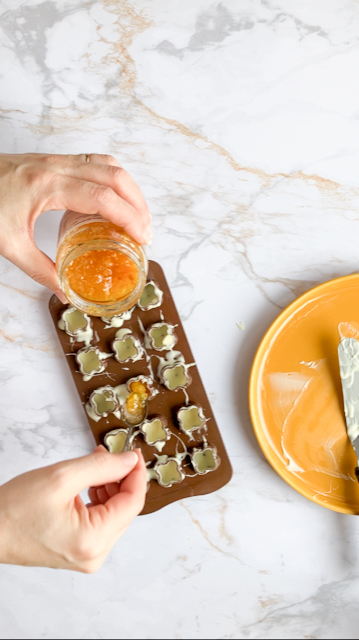 Pralinen mit weißer Schokolade und Orangen-Lebkuchen-Füllung Rezept