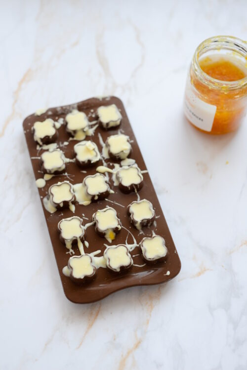 Pralinen mit weißer Schokolade und Orangen-Lebkuchen-Füllung Rezept