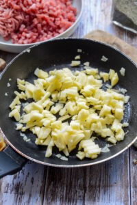 Gefüllter Wirsing aus der Auvergne - Chou farci auvergnat Chou Farci Aus Der Auvergne Rezept 5 200x300