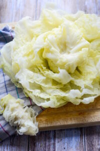 Gefüllter Wirsing aus der Auvergne - Chou farci auvergnat Chou Farci Gefüllte Kohl Rezept 9 200x300