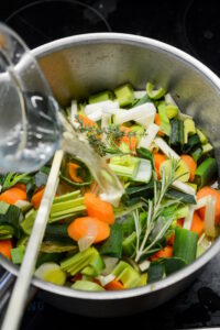 Pot-au-feu mit Fisch und Garnelen Fisch Pot Au Feu Rezept 4 200x300