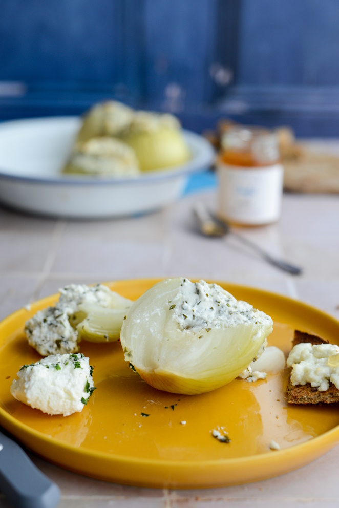 Gebackene Zwiebeln gebackene-zwiebeln-mit-frischkaese-und-cidre