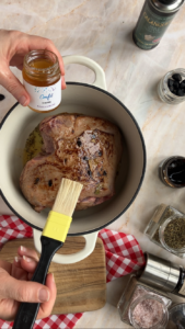 Lammbraten mit Piment d'Espelette und schwarzem Knoblauch Lammbraten Mit Piment D Espelette 9 169x300