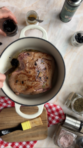 Lammbraten mit Piment d'Espelette und schwarzem Knoblauch Lammbraten Mit Piment D Espelette Und Schwarze Knoblauch 10 169x300