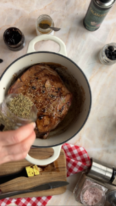 Lammbraten mit Piment d'Espelette und schwarzem Knoblauch Lammbraten Mit Piment D Espelette Und Schwarze Knoblauch 13 169x300