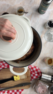 Lammbraten mit Piment d'Espelette und schwarzem Knoblauch Lammbraten Mit Piment D Espelette Und Schwarze Knoblauch 16 169x300