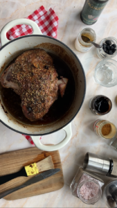 Lammbraten mit Piment d'Espelette und schwarzem Knoblauch Lammbraten Mit Piment D Espelette Und Schwarze Knoblauch 17 169x300