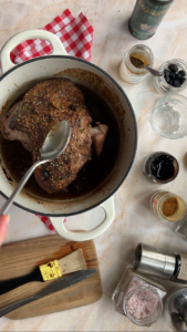 Lammbraten mit Piment d'Espelette und schwarzem Knoblauch Lammbraten Mit Piment D Espelette Und Schwarze Knoblauch 18 169x300