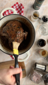 Lammbraten mit Piment d'Espelette und schwarzem Knoblauch Lammbraten Mit Piment D Espelette Und Schwarze Knoblauch 20 169x300