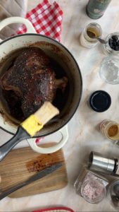 Lammbraten mit Piment d'Espelette und schwarzem Knoblauch Lammbraten Mit Piment D Espelette Und Schwarze Knoblauch 21 169x300