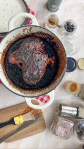Lammbraten mit Piment d'Espelette und schwarzem Knoblauch Lammbraten Mit Piment D Espelette Und Schwarze Knoblauch 5 169x300