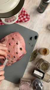 Lammbraten mit Piment d'Espelette und schwarzem Knoblauch Lammbraten Mit Schwarze Knoblauch 2 169x300