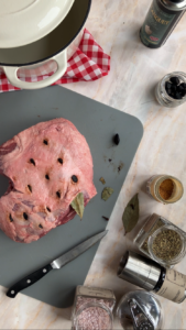 Lammbraten mit Piment d'Espelette und schwarzem Knoblauch Lammbraten Mit Schwarze Knoblauch 4 169x300
