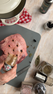 Lammbraten mit Piment d'Espelette und schwarzem Knoblauch lammbraten-mit-schwarze-knoblauch-5-169x300