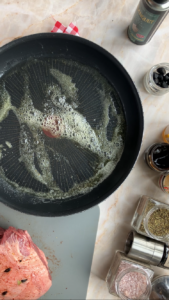 Lammbraten mit Piment d'Espelette und schwarzem Knoblauch Lammbraten Mit Schwarze Knoblauch 7 169x300