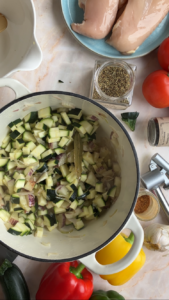 Hähnchenbrust mit Ratatouille one-pot-haenchen-mit-ratatouille-5-169x300