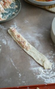 Blätterteigschnecke mit konfierten Tomaten und Ziegenkäse Blätterteig Rolle Mit Tomaten Und Knoblauch 1 186x300