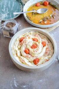 Blätterteigschnecke mit konfierten Tomaten und Ziegenkäse Blätterteig Rolle Mit Tomaten Und Knoblauch 5 200x300