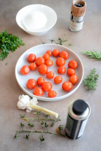 Blätterteigschnecke mit konfierten Tomaten und Ziegenkäse Blätterteigrolle Mit Tomaten Und Ricotta 1 200x300