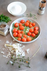 Blätterteigschnecke mit konfierten Tomaten und Ziegenkäse Blätterteigrolle Mit Tomaten Und Ricotta 3 200x300