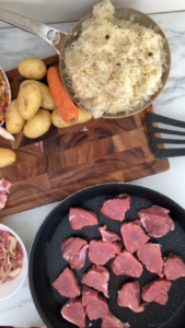 Choucroute mit Schweinemedaillons und Pilzen Choucroute Mit Schweinemedaillons Und Pilzen 6 169x300